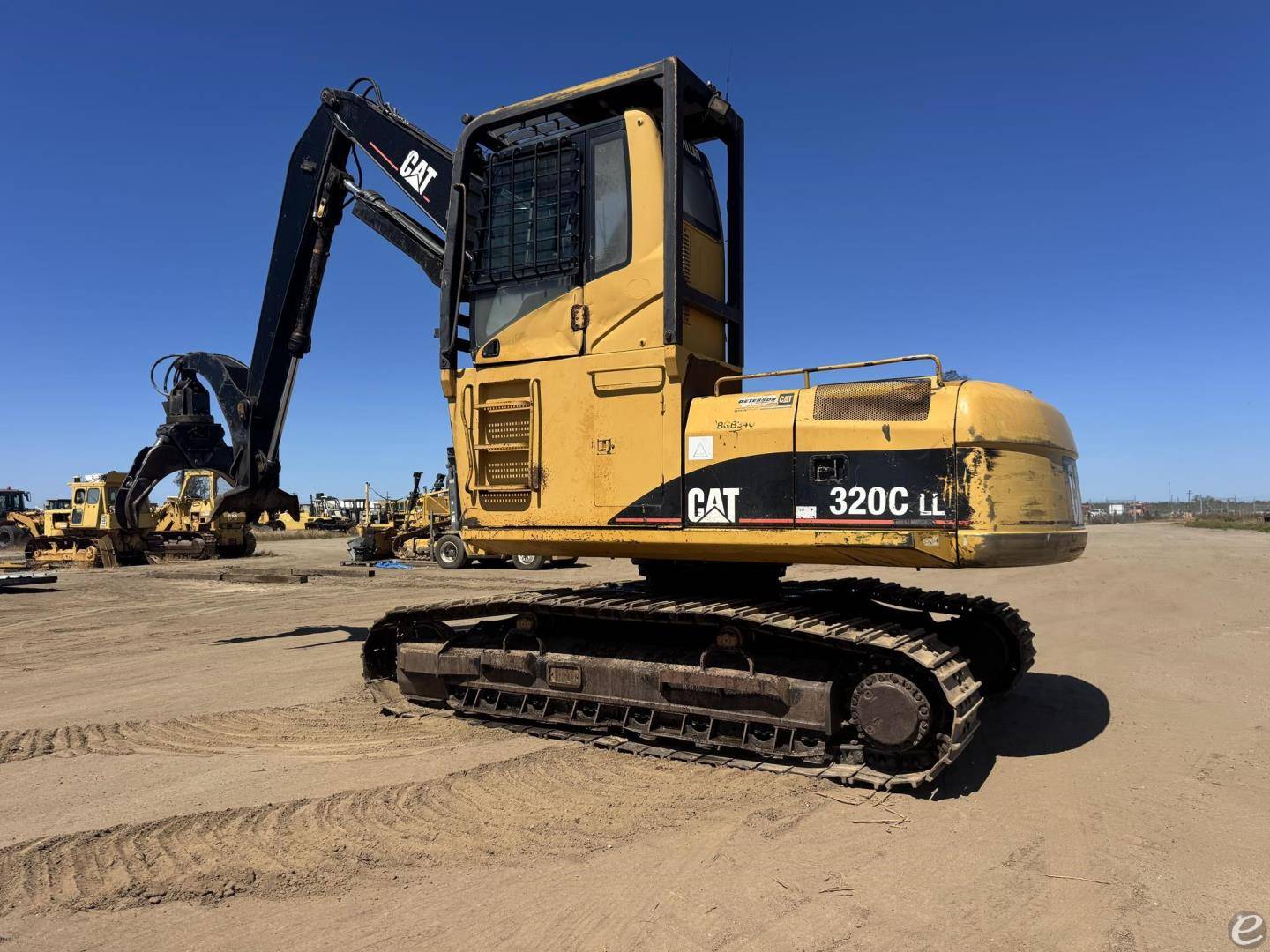 2001 Cat 320C LL
