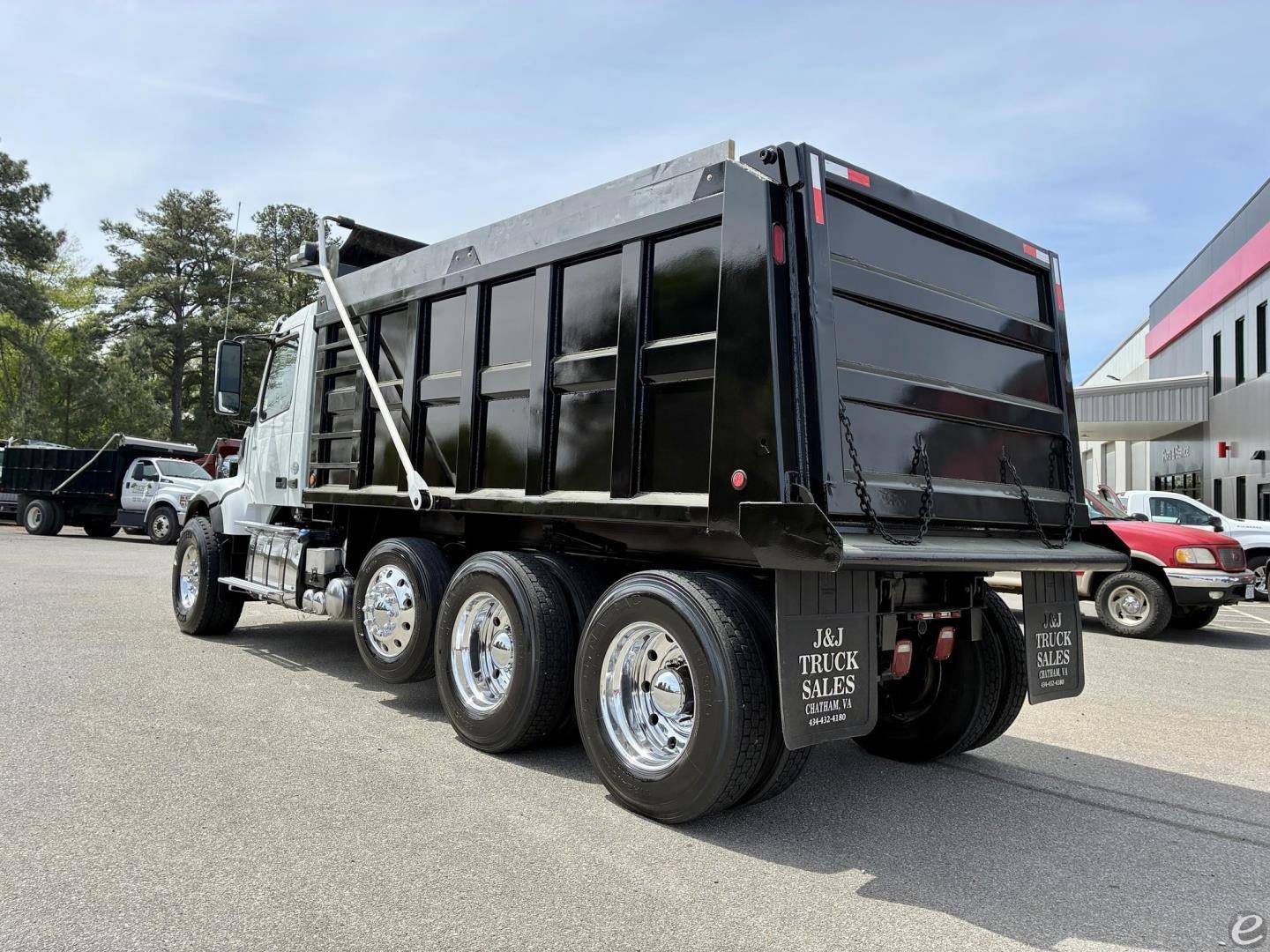 2022 Volvo VHD64F300