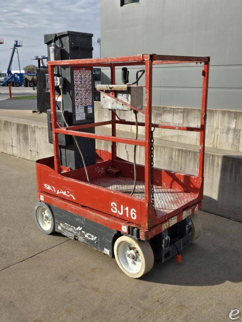 2015 Skyjack SJ16 Electric Scissor Lift - 123Forklift