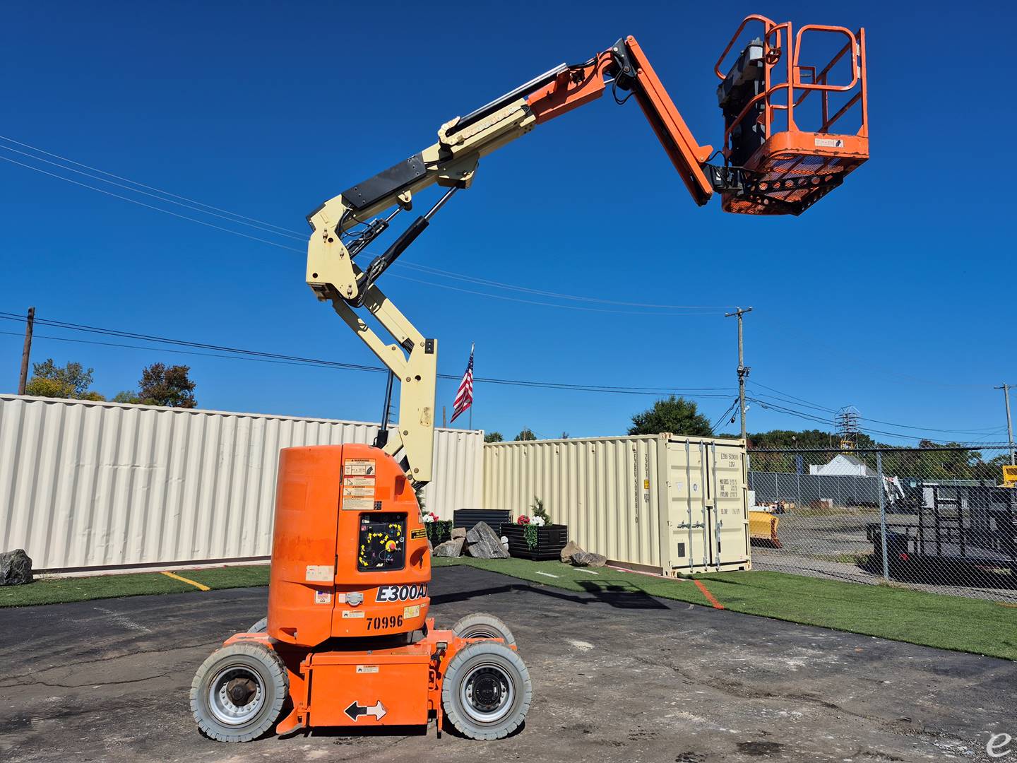 2013 JLG E300AJ