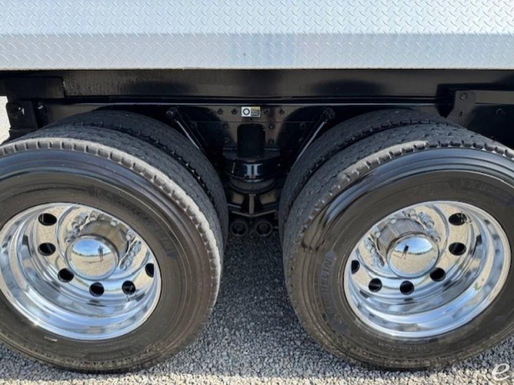 2025 Kenworth T880
