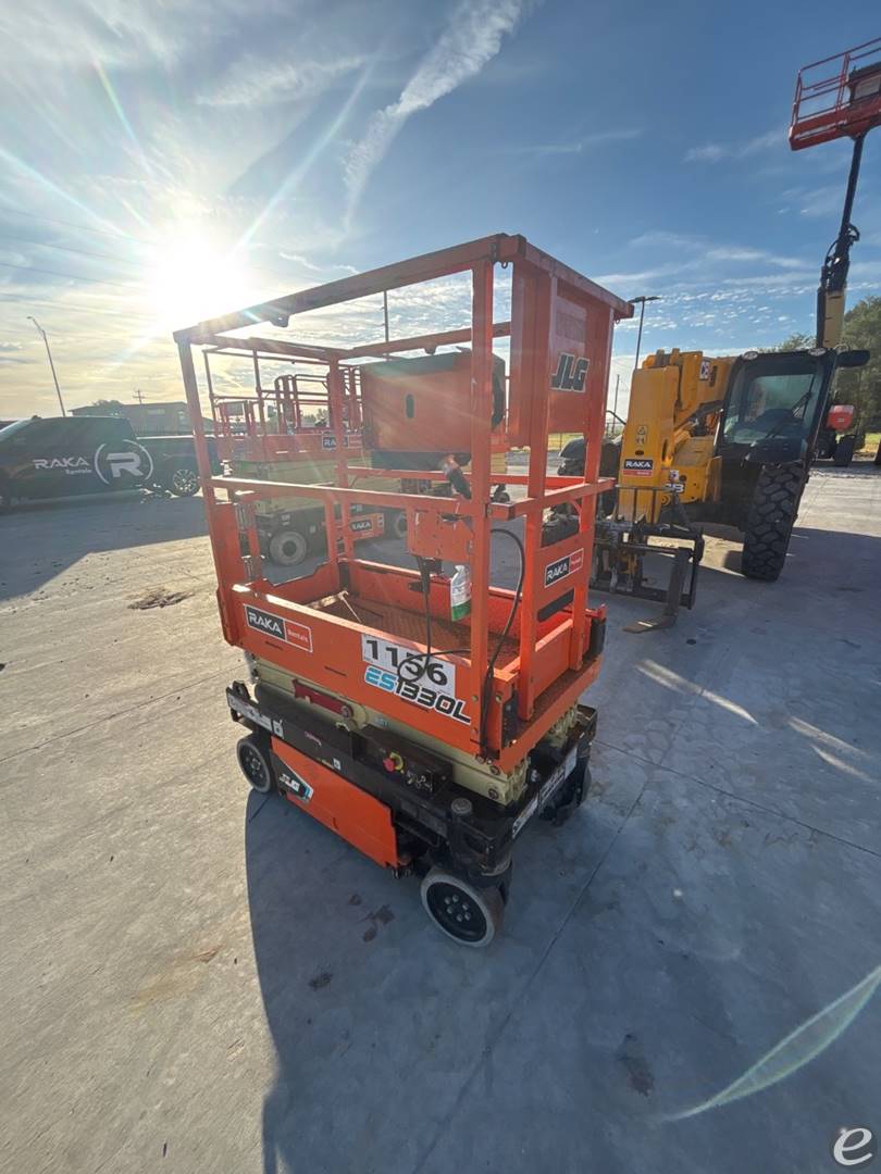 2022 JLG ES1330