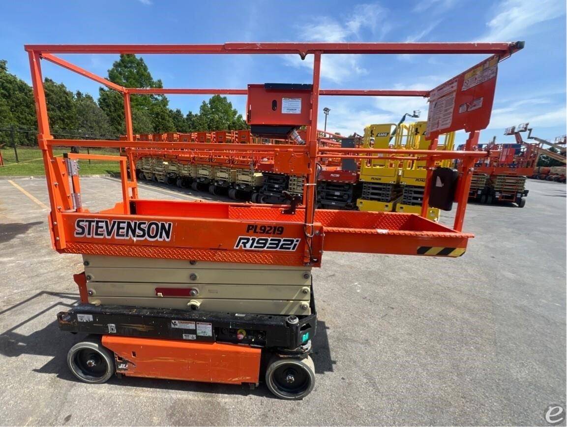 2021 JLG R1932i