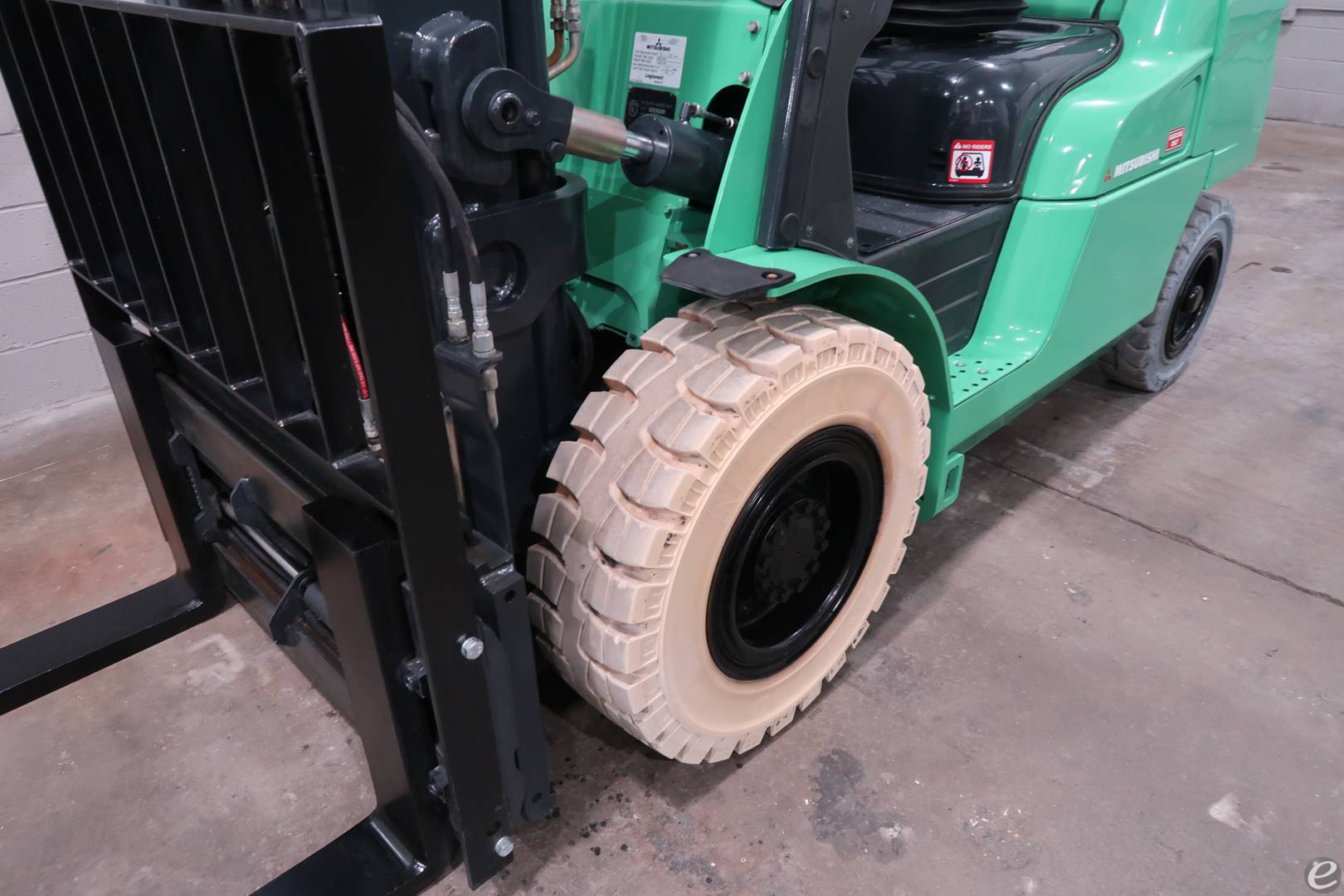 2013 Mitsubishi FG50CN
