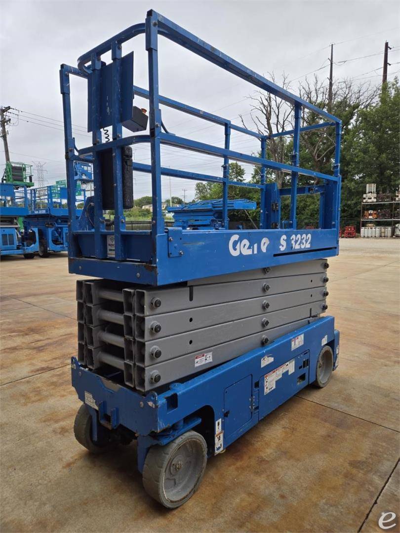 2016 Genie GS3232 Electric Scissor Lift - 123Forklift