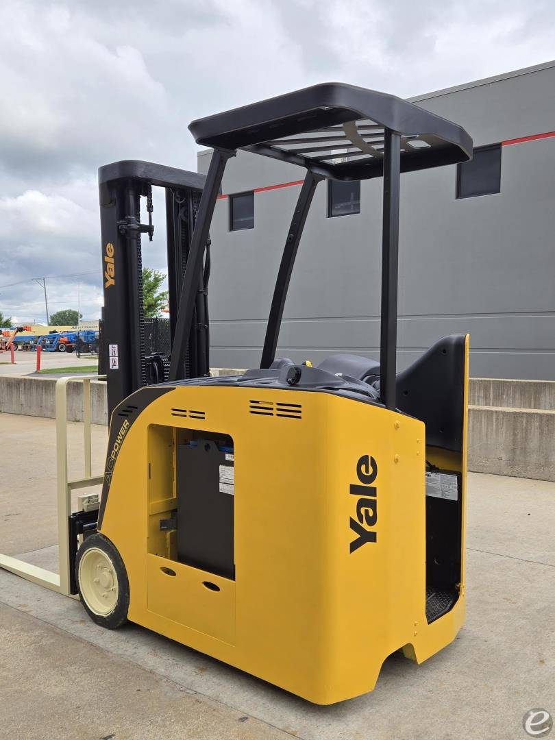 2019 Yale ESC040AD