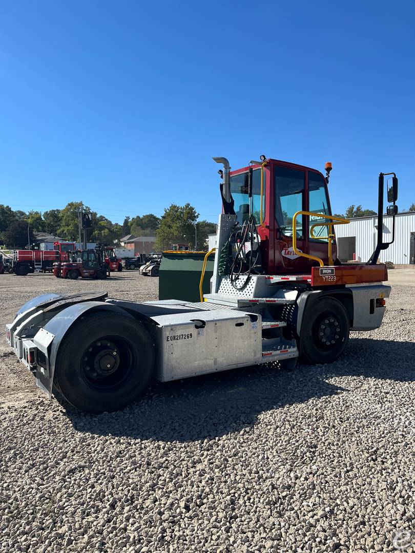 2025 Terberg YT223