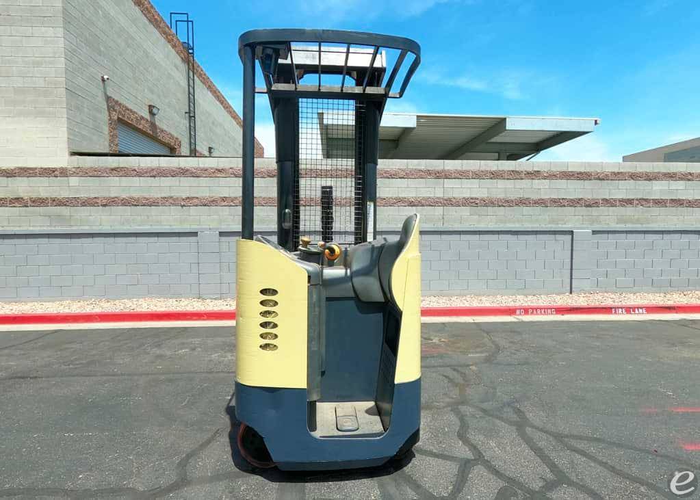 2001 Crown RR5000