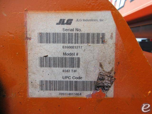2017 JLG 8042