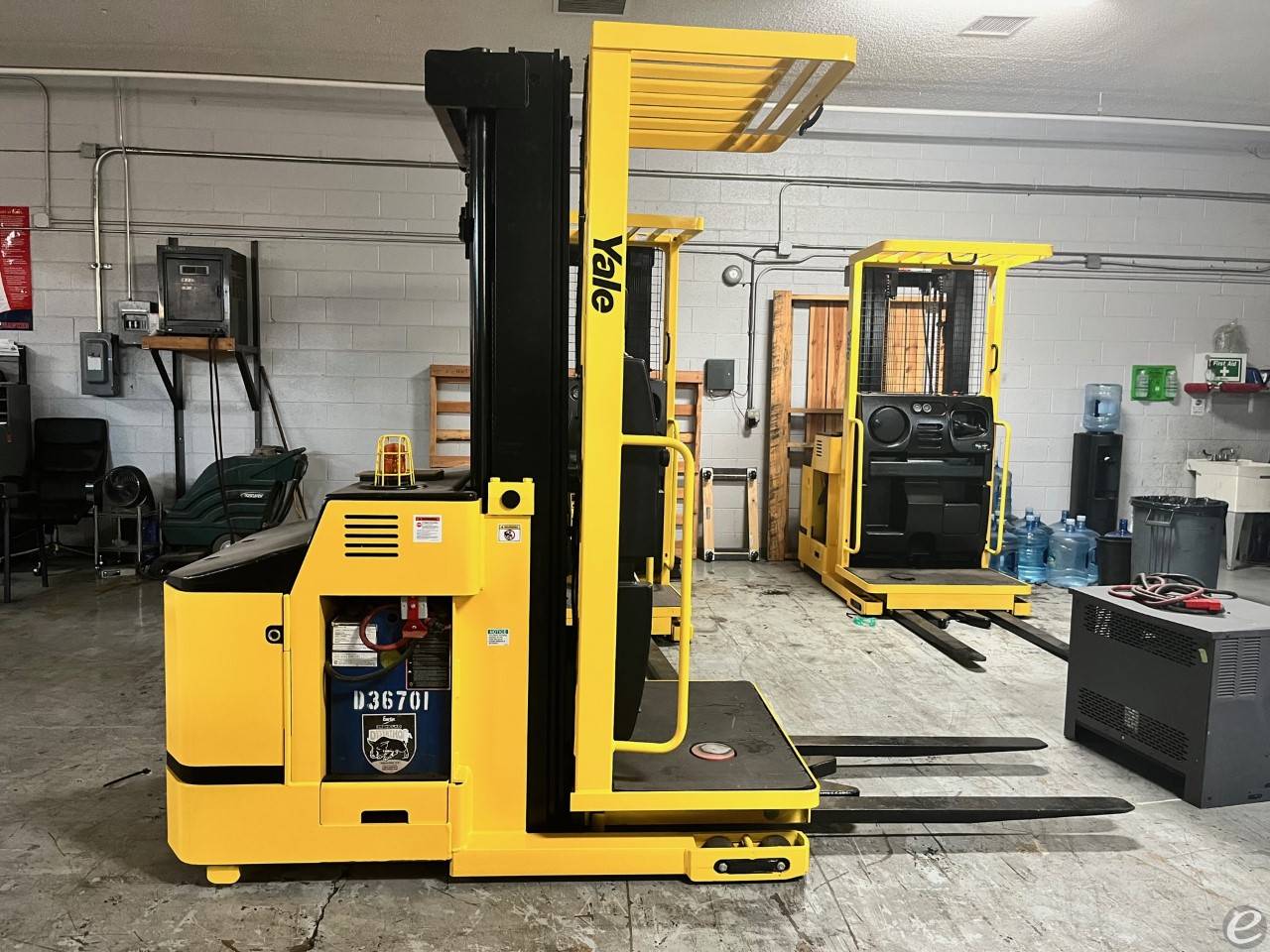2011 Yale OSO30ECN24TE090