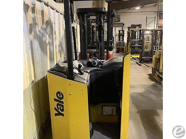 2017 Yale ESC040AD