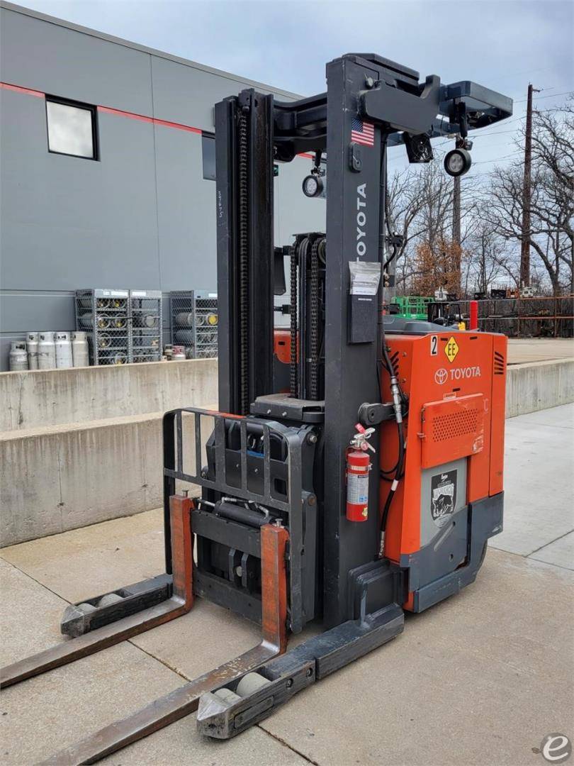 2019 Toyota 9BDRU15 Electric Reach Truck - 123Forklift