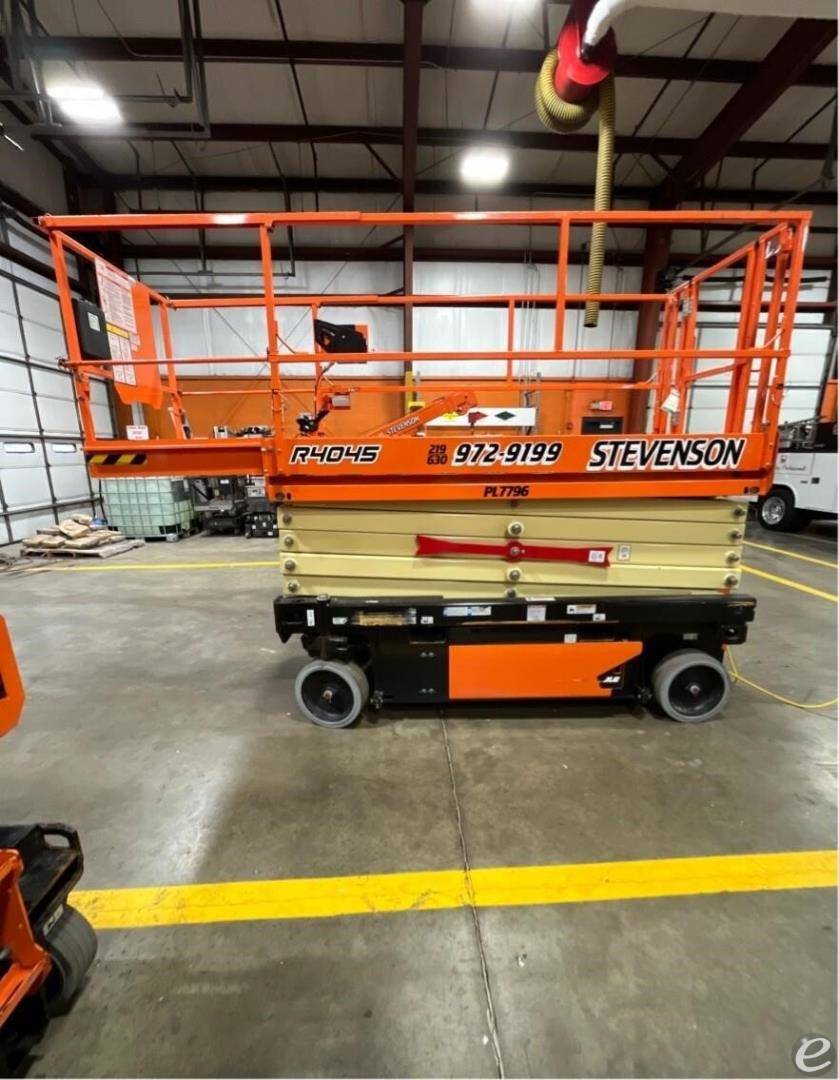 2022 JLG R4045