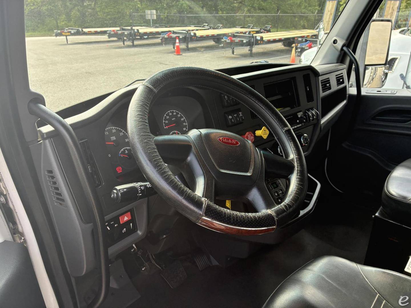 2023 Peterbilt 548