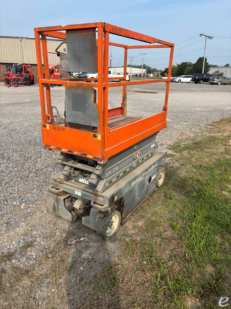 2013 Skytrak SJIII-3219