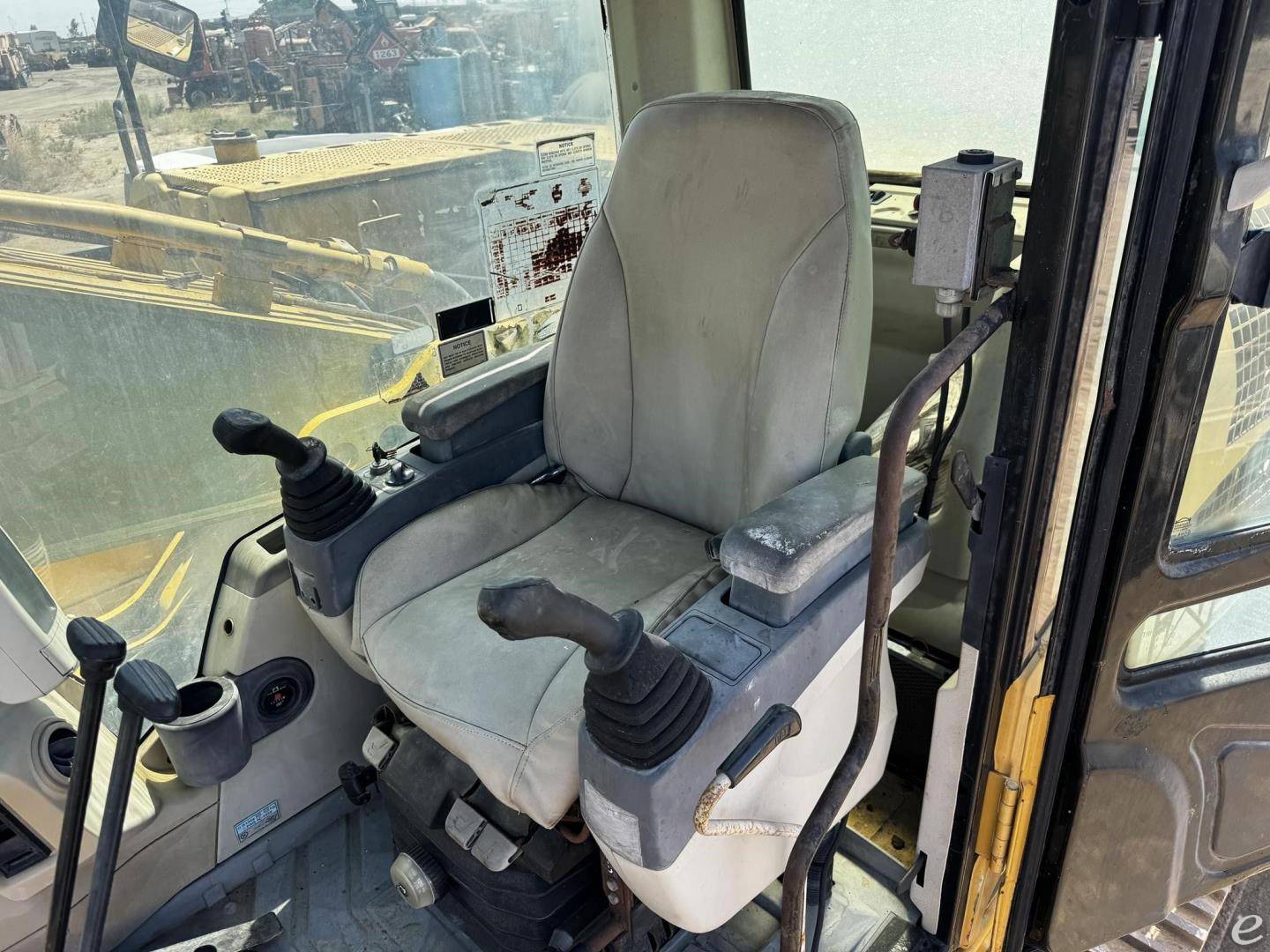 2005 Cat 325CL