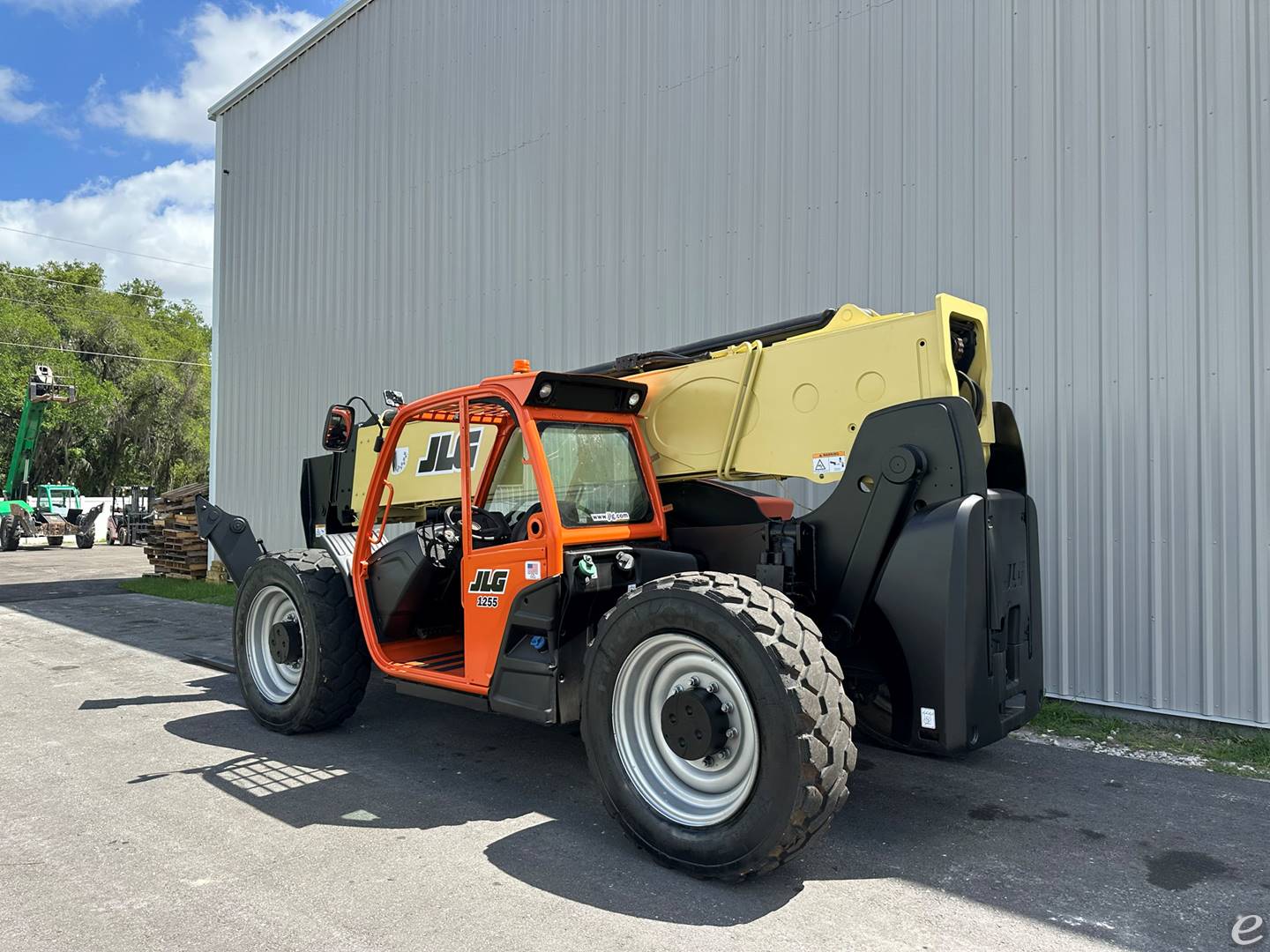 2016 JLG 1255