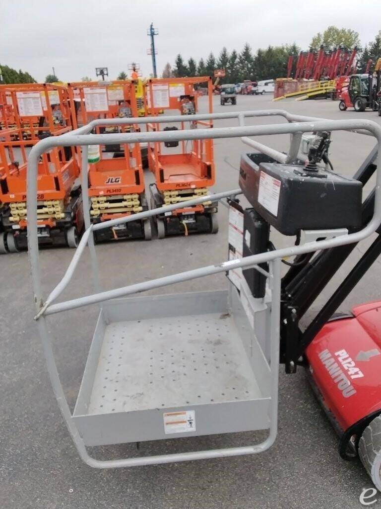 2022 Manitou 26VJR