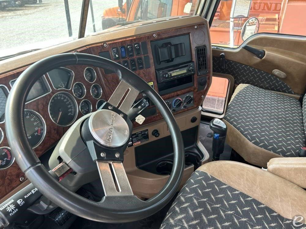 2011 Mack GRANITE GU713