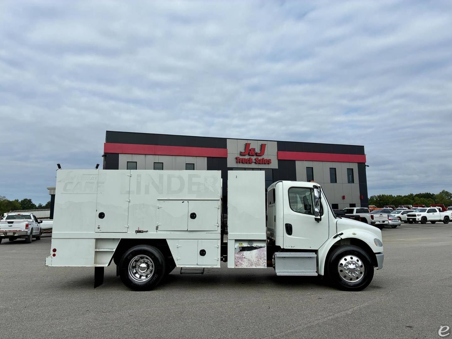 2016 Freightliner BUSINESS CLASS M2 106