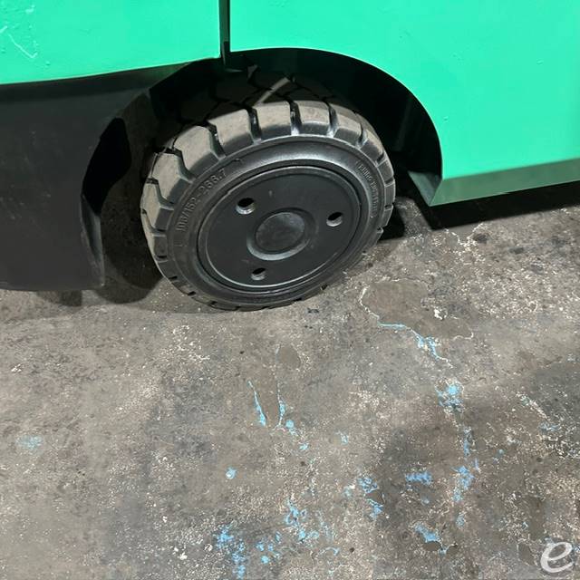 2021 Mitsubishi FGC33N