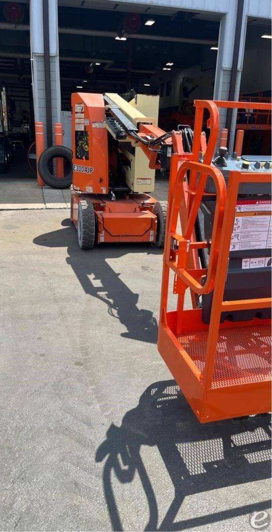 2015 JLG E300AJP