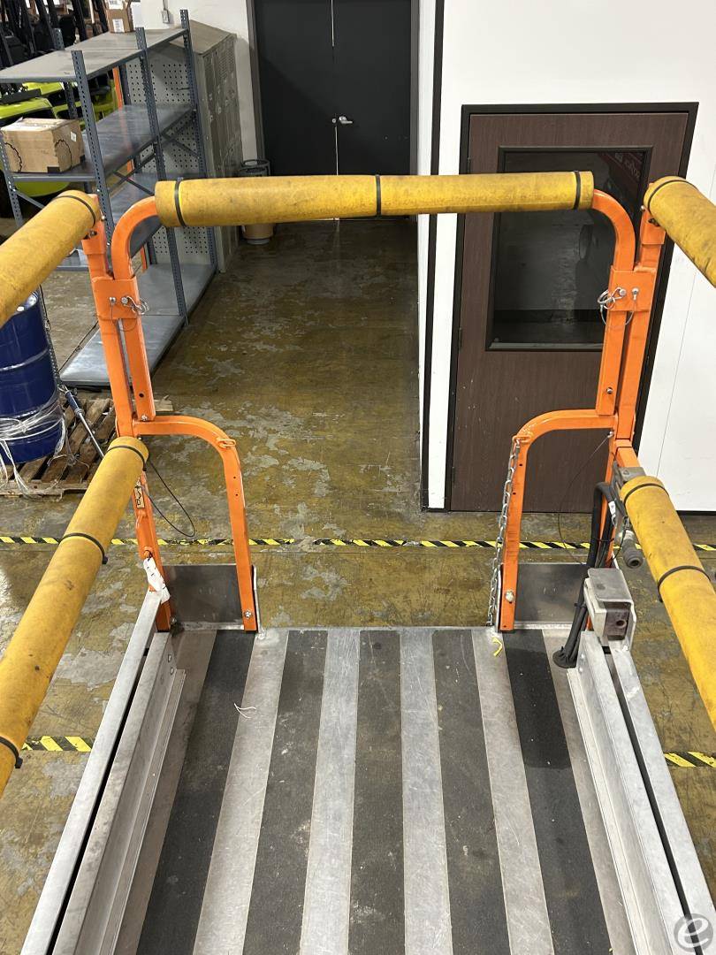 2013 JLG 2646ES