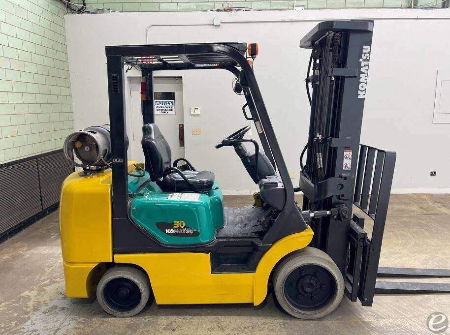 2006 Komatsu FG30SHT-14 LP Gas Fork...