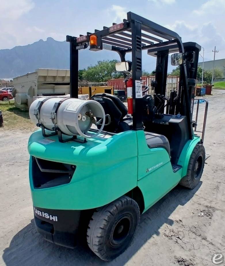 2020 Mitsubishi FG30N