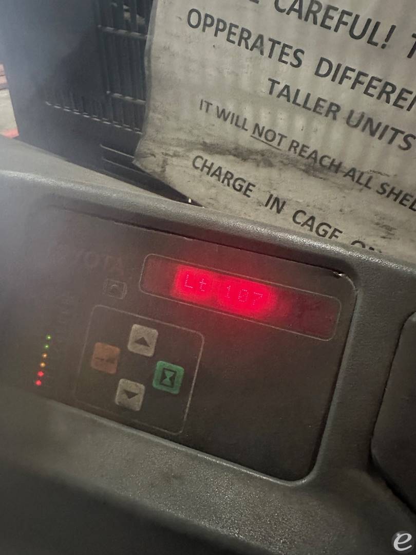 2015 Toyota 8BR233M240