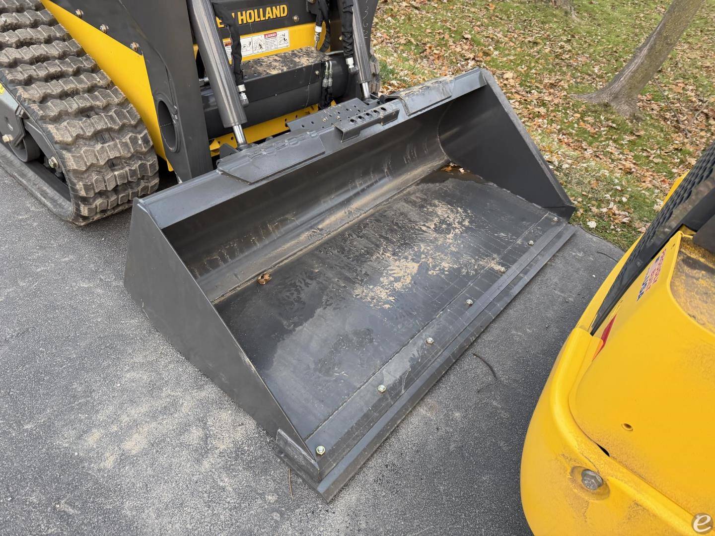 2025 New Holland 72