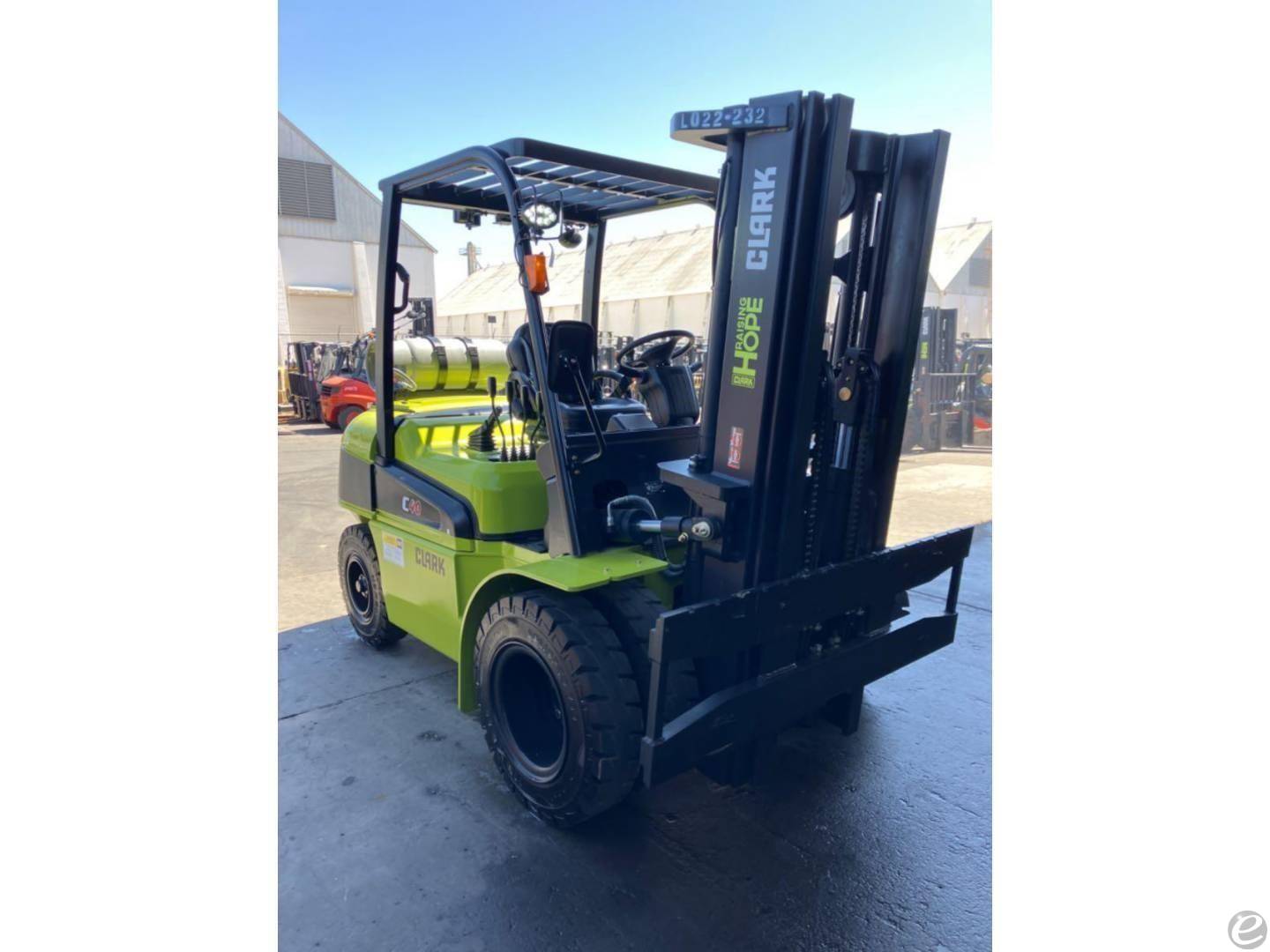 2023 Clark C40L