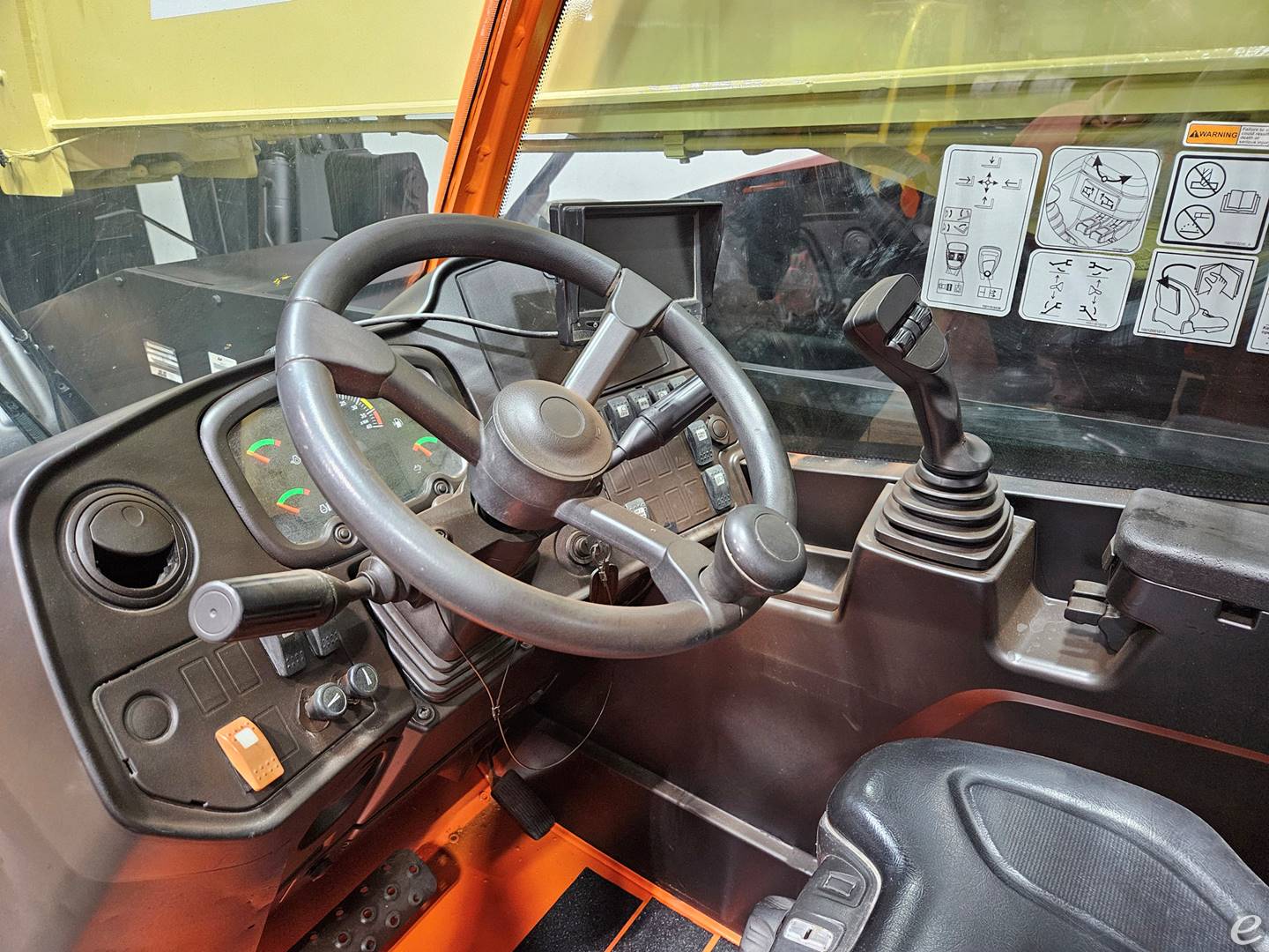 2017 JLG 1255