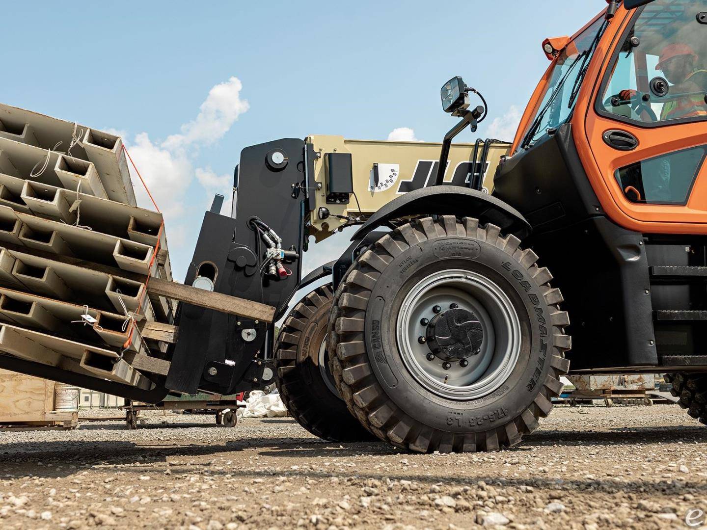 2026 JLG 2733
