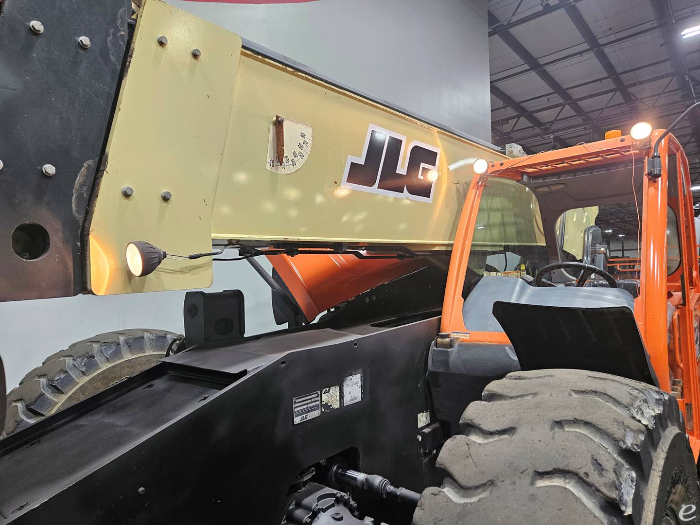 2018 JLG 1055