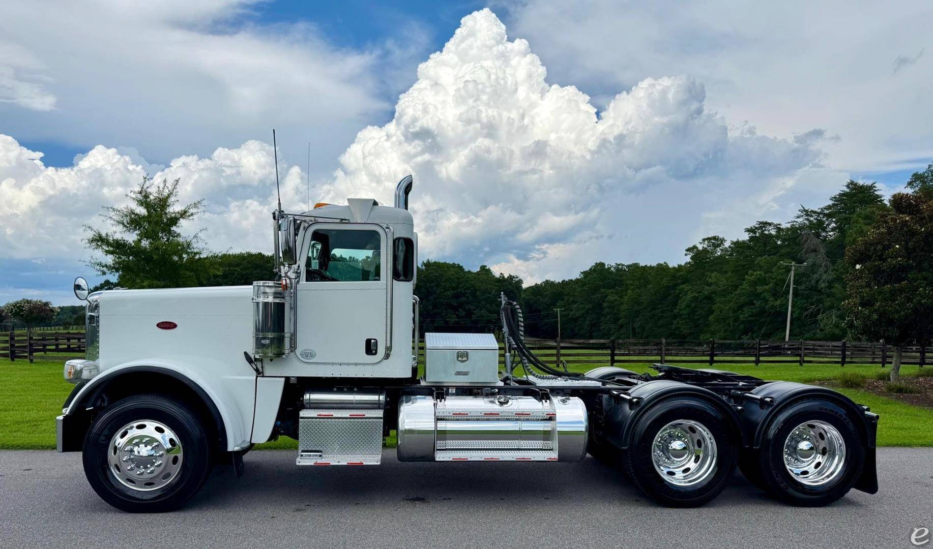 2017 Peterbilt 389