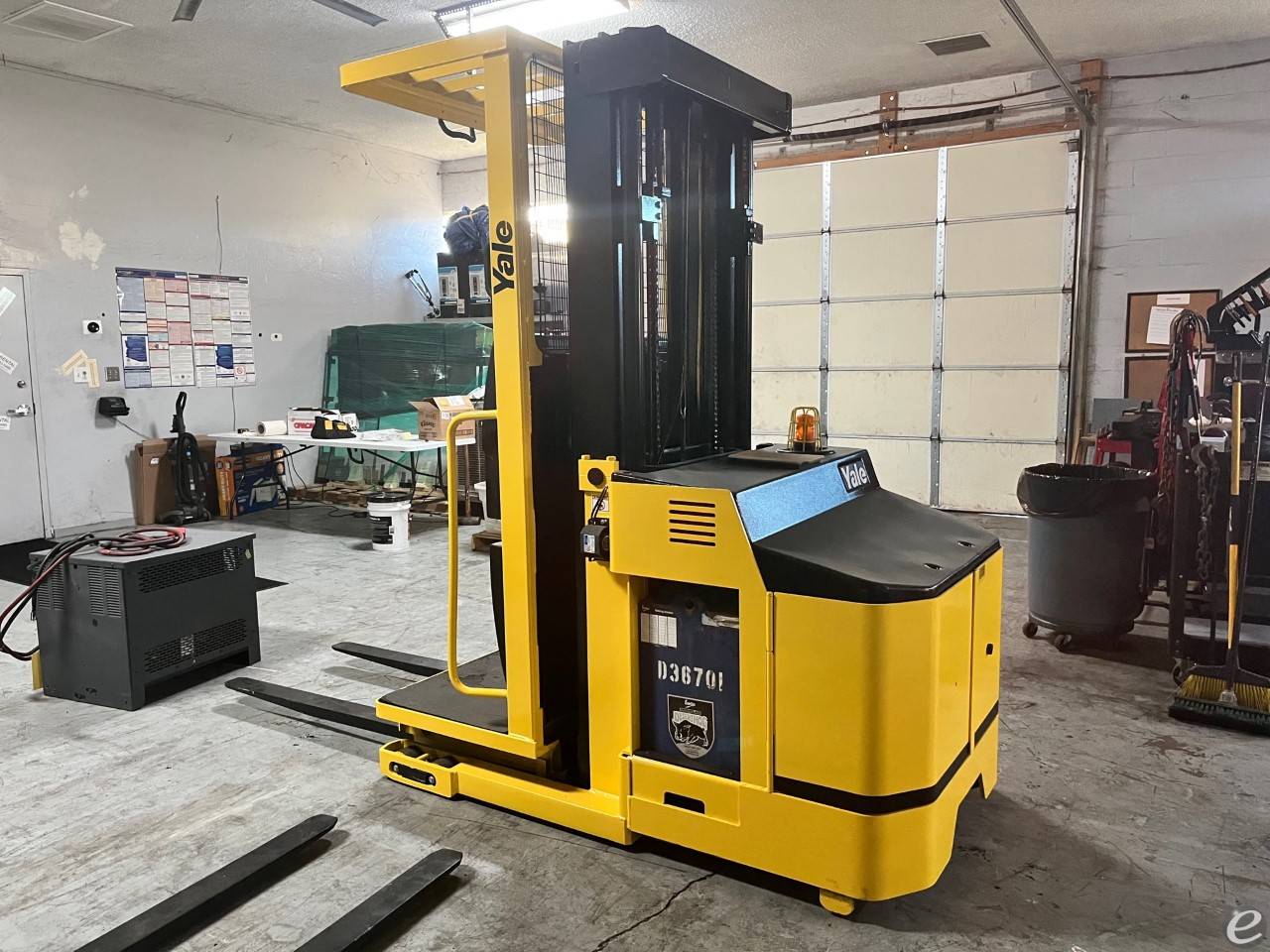 2011 Yale OSO30ECN24TE090
