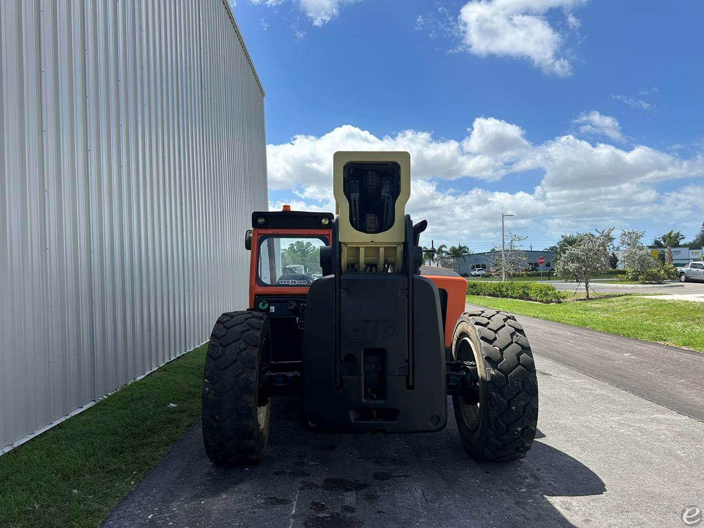2016 JLG 1255