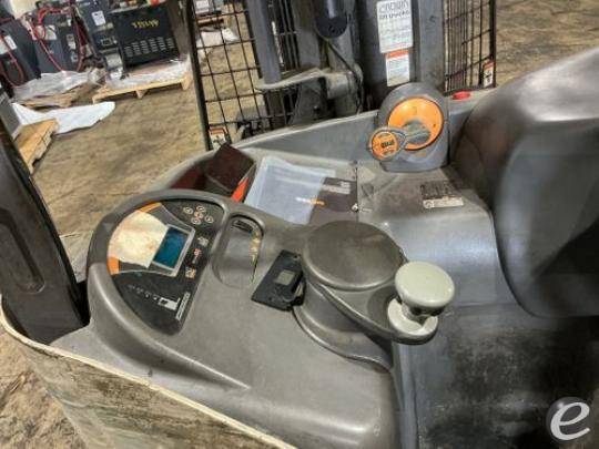 2013 Crown RM6025-45