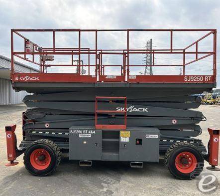 2013 Skyjack SJ9250 RT Diesel Scissor Lift - 123Forklift