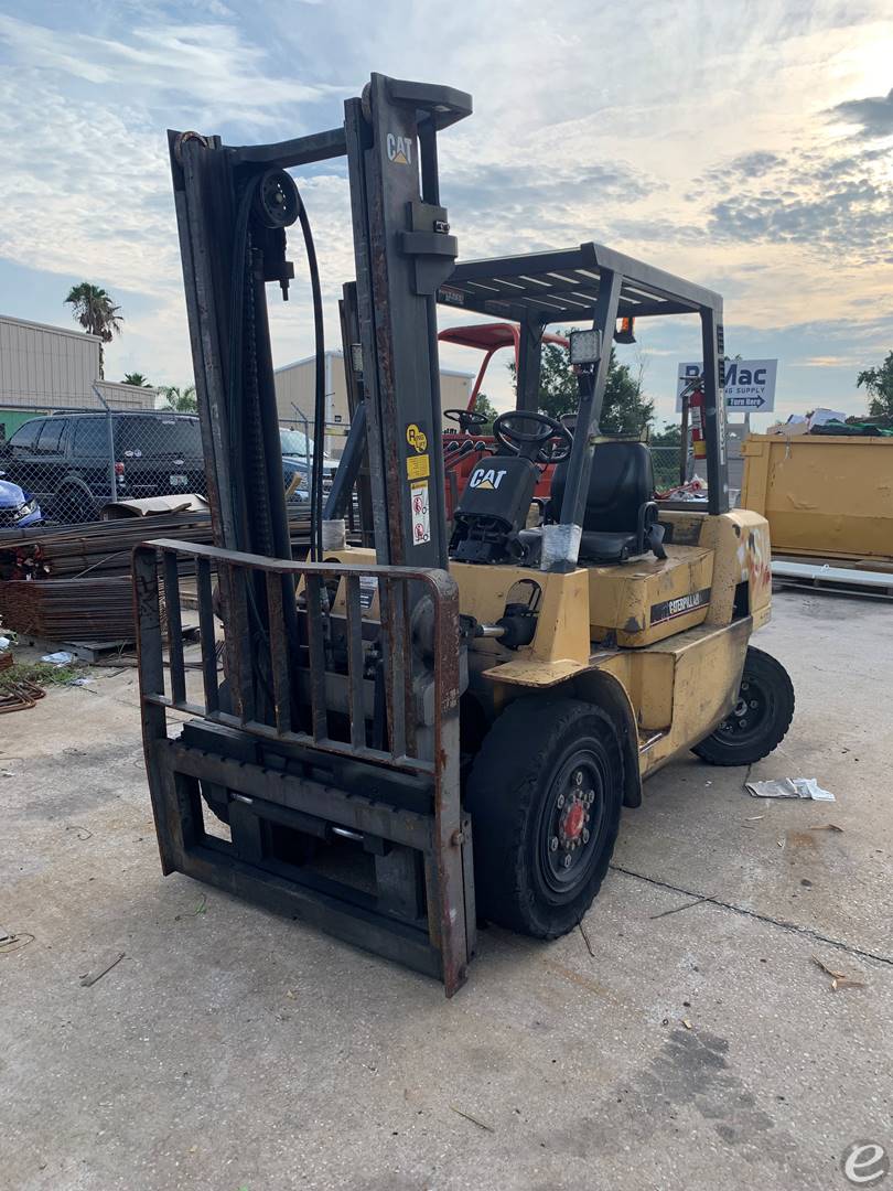 2003 Diesel Cat DP40K Pneumatic Tire 4 Wheel Sit Down