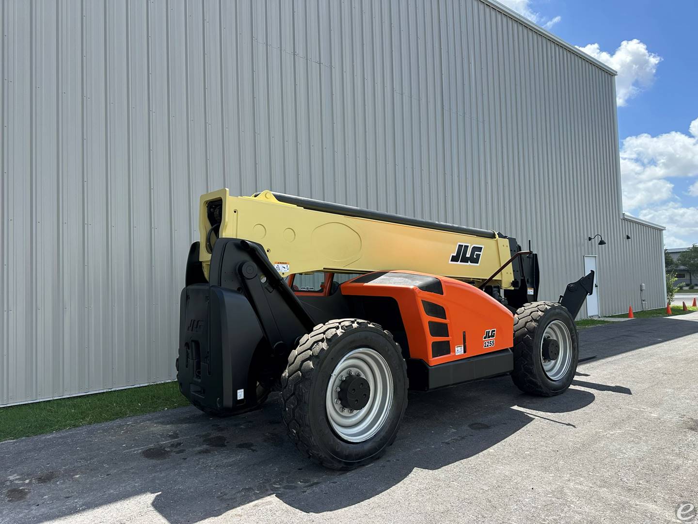 2016 JLG 1255