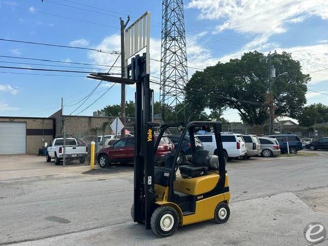 2017 Yale GLP030VXNRAE084