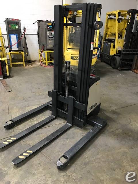 2013 Crown SX3000 Electric Forklift - 123Forklift