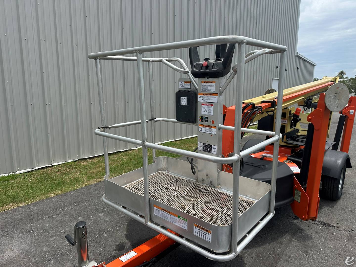 2017 JLG T350