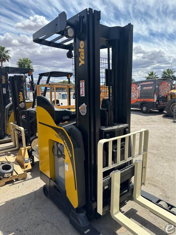 2019 Yale NR045EB