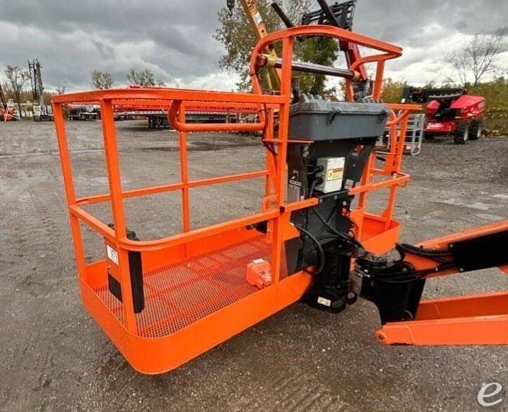 2017 JLG 660SJC