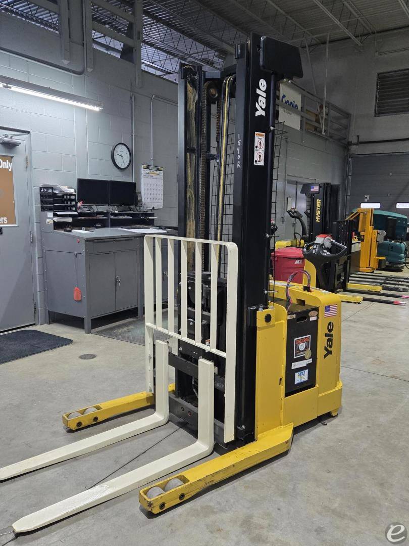 2017 Yale MRW030LE