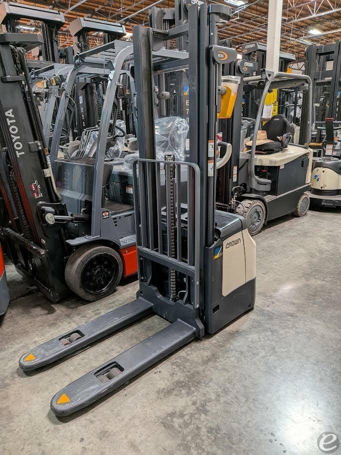 2022 Crown ES4000-35