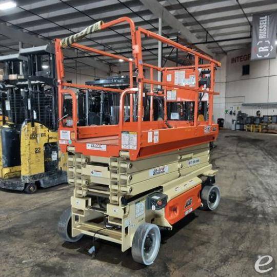 2016 JLG 3246ES